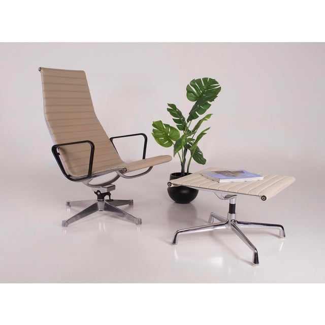 Beige EA 124 Aluminum Swivel Armchair by Charles & Ray Eames Herman Miller, 1980s For Sale - Image 8 of 15