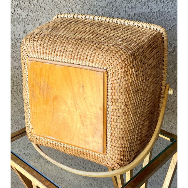 Nantucket-Style Late 20th-Century Sewing Basket With Pocketed Interior Drawstring Liner For Sale - Image 10 of 12