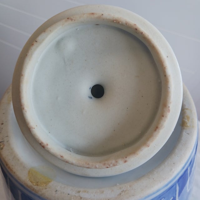 Mid-Century Hand-Painted Reverse Blue Chinoiserie Ginger Jar, 1960s For Sale In Tampa - Image 6 of 7