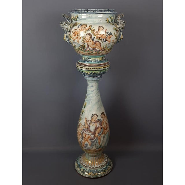 A monumental and exquisite column with a matching cachepot vase, in albissola majolica, finely hand-painted. Both pieces...