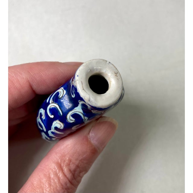 Antique Blue & White Enamel Lotus Flower Chinese Snuff Bottle With Stone Stopper For Sale - Image 15 of 15