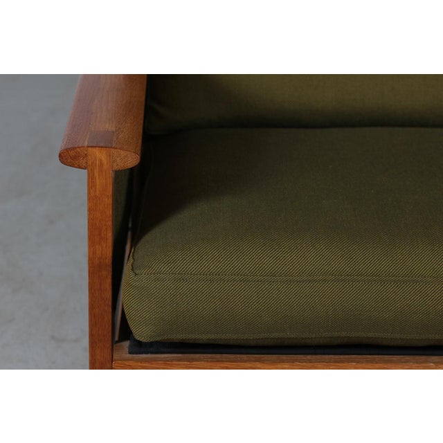 Capella Sofa in Oak with Green Cushions by Illum Wikkelsø for Niels Eilersen, Denmark, 1960s For Sale - Image 10 of 18