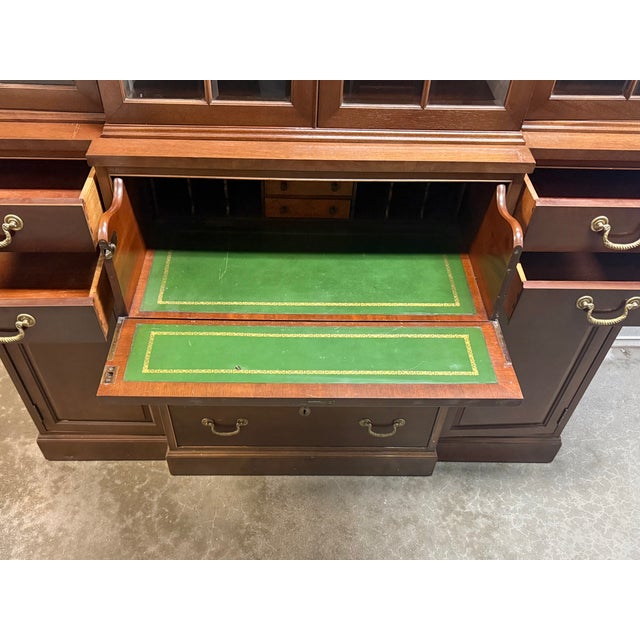 1970s Federal Style Henredon Breakfront China Cabinet For Sale - Image 11 of 18