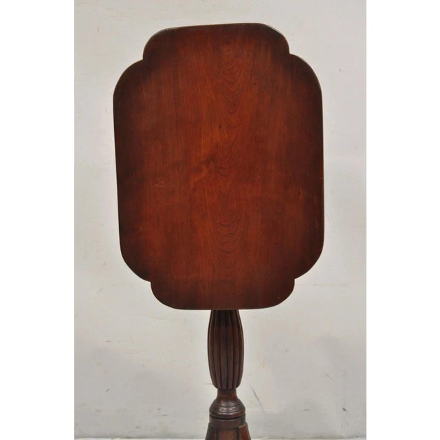 Traditional Antique American Sheraton Mahogany Tilt Top Side Tea Table Candle Stand For Sale - Image 3 of 12