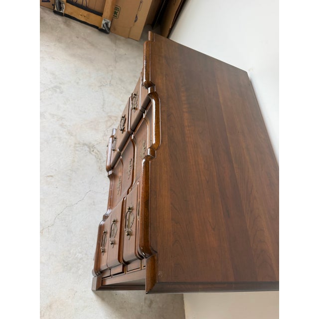 Vintage Pennsylvania House Georgian Style Cherry Block-Front Chest of Drawers For Sale In Miami - Image 6 of 13