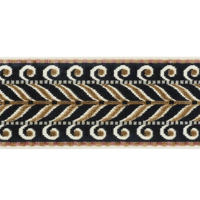 A scrolling leaf pattern in jacquard cut velvet gives this accessory a luster that’s positively luxurious and absolutely...