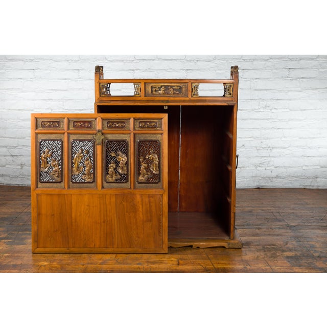 Chinese 19th Century Dowry Chest with Fretwork and Carved Gilt Characters For Sale - Image 4 of 12