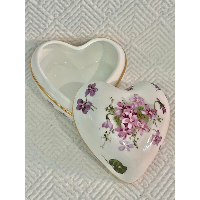 Vintage Hammersley “Victorian Violets”Heart Shaped Bone China Trinket Box – England For Sale In New Orleans - Image 6 of 9