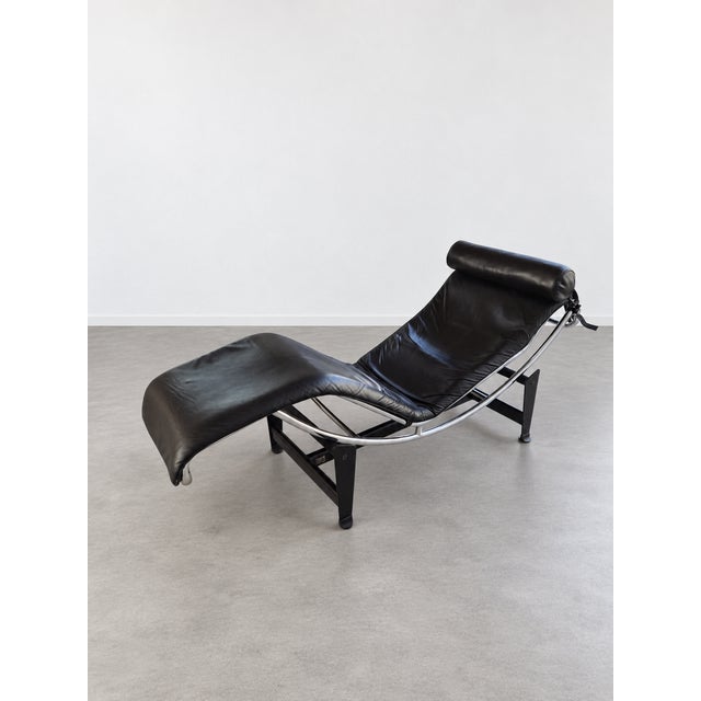 Black LC4 Chaise Longue Le Corbusier by Le Corbusier for Cassina, 1980s For Sale - Image 8 of 8