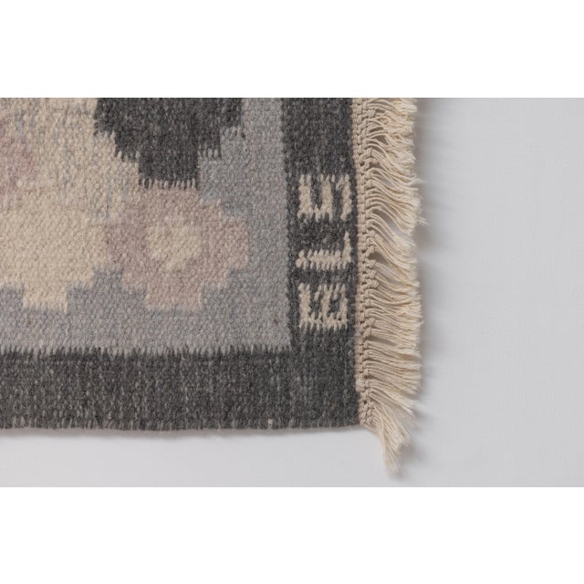 Mid-Century Modern Swedish Kilim Rug in Grey Tones, 1960 For Sale - Image 6 of 9