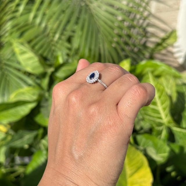 Blue Sapphire & Diamond Halo Vintage Engagement Ring in 18k White Gold Size 4 For Sale In New York - Image 6 of 16