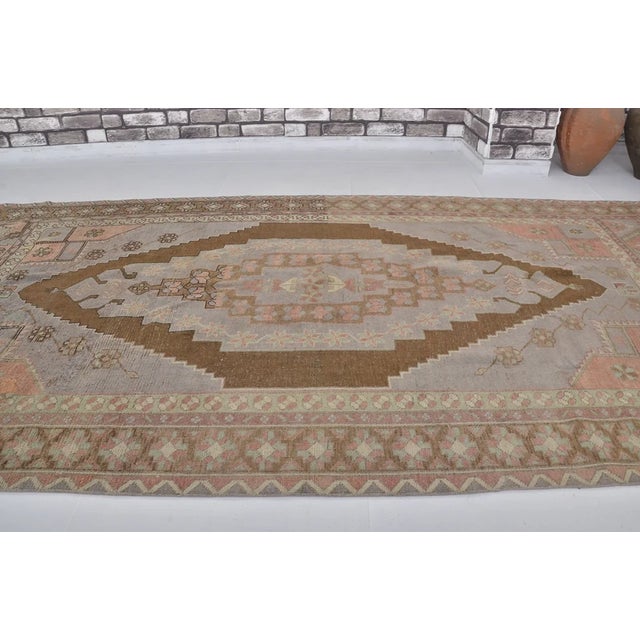 Tan 1960s Oversize Oushak Anatolian Carpet For Sale - Image 8 of 10