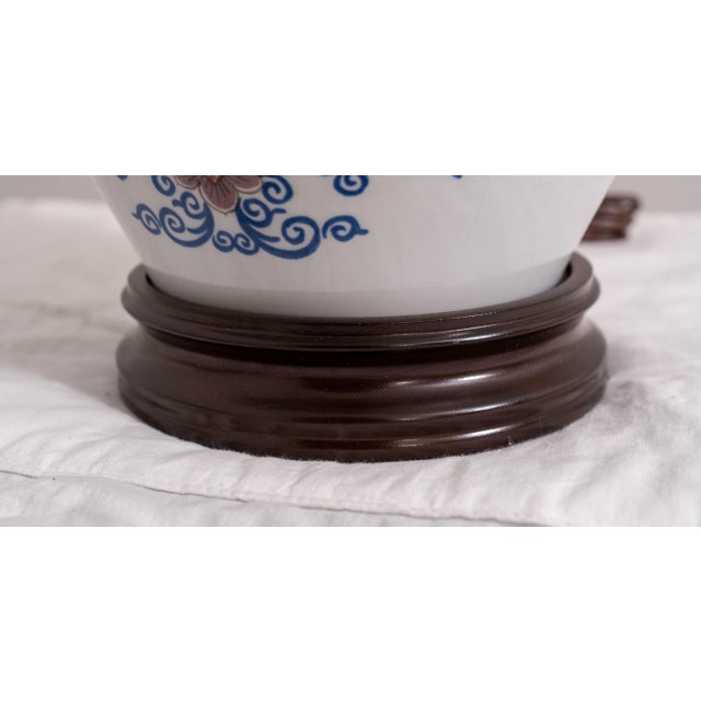 1980s Attributed to Delft Porcelain Williamsburg Virginia Tobacco Jar Lamp For Sale - Image 10 of 16