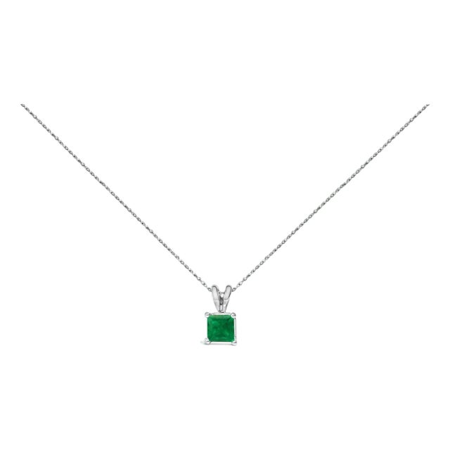 14K White Gold 5x5 MM Square Shaped Green Emerald Solitaire Pendant Necklace For Sale