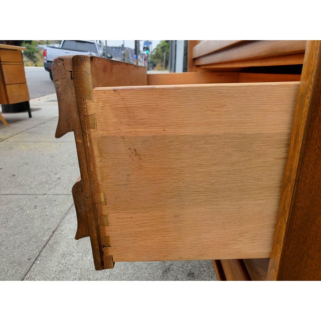Wood 1950s American of Martinsville Dresser For Sale - Image 7 of 12