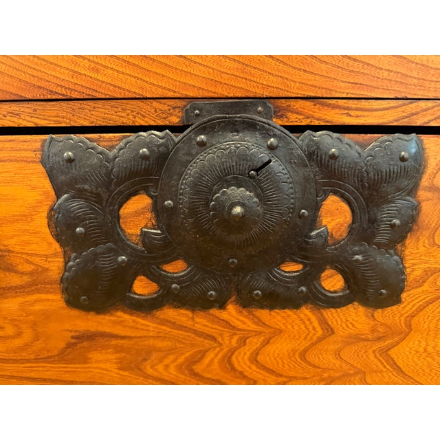 Late 19th Century Japanese Tansu Chest - Large High-Grade Keyaki Wood - Meiji Period For Sale - Image 9 of 13