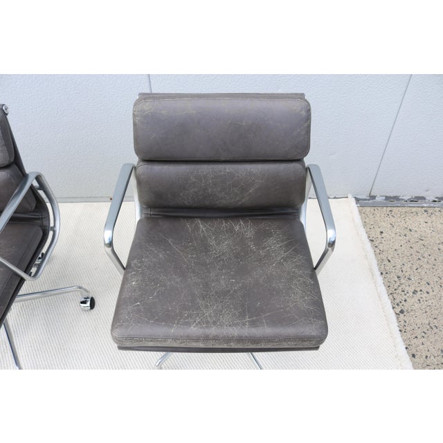 Mid-Century Distressed Gray Leather Eames Soft Pad Management Chair by Herman Miller For Sale - Image 13 of 18