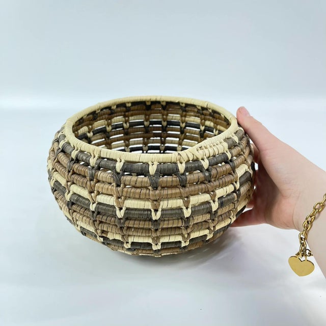 Early 20th Century Early 20th Century Zulu Basket South Africa 9inch MATTER COLLECTION For Sale - Image 5 of 8