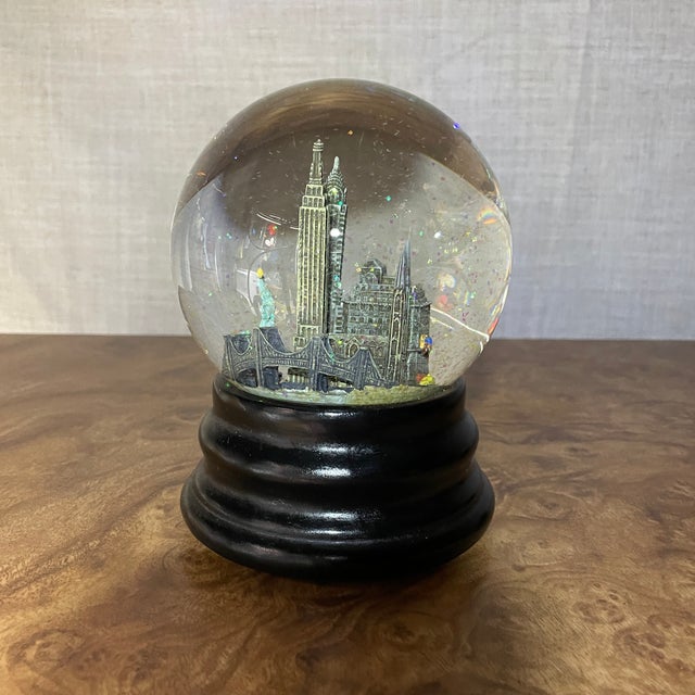 Transparent Sak’s Fifth Avenue New York City Musical Snow Globe For Sale - Image 8 of 10