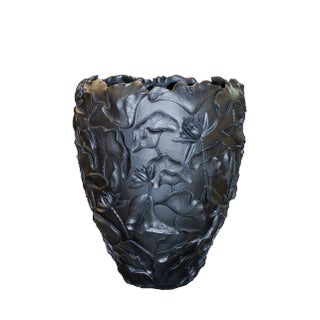 Lotus Vase in Resin & Matt Black from VGnewtrend For Sale