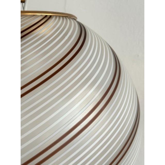 1970s Vintage Pendant Light with Murano Tessuto Glass Globe and Brass from Venini, 1970s For Sale - Image 5 of 15