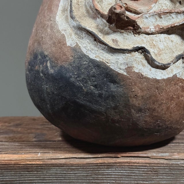 Brown Antique Anthropomorphic Folk Art Chambri Wood-Fired Polychrome Earthenware Damarau Vessel For Sale - Image 8 of 10