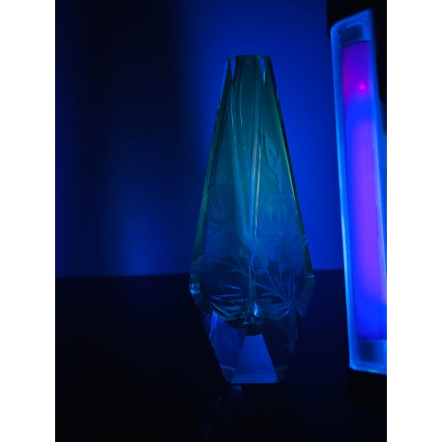 Green Uranium Art Glass Vase with Hand-Engraved Floral Décor from Moser Karlsbad, Czechoslovakia, 1920s For Sale - Image 9 of 10