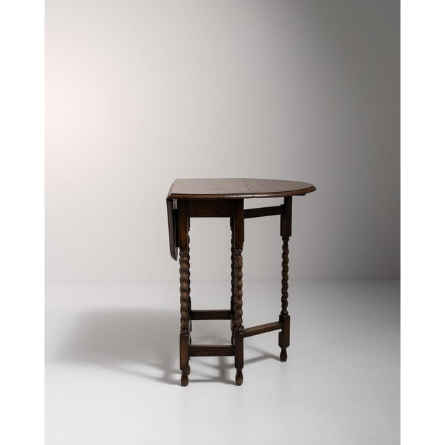 Mid 20th Century 20th Century United Kingdom Rich Amber Oak Gateleg Table For Sale - Image 5 of 9