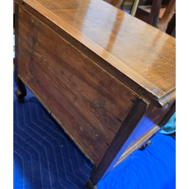 Early 19th Century French Provincial Louis XV Walnut Petite Commode (Table De Chevet), Circa 1790–1825 For Sale - Image 4 of 18
