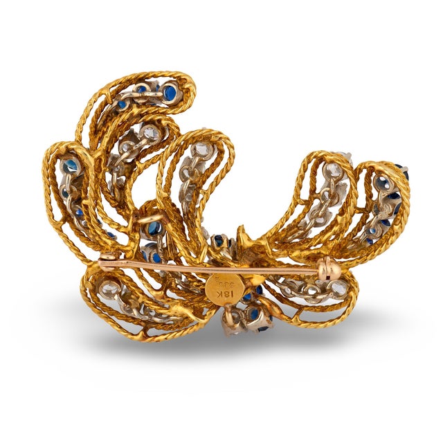 Vintage 4.40 Carat Total Weight Diamond and Sapphire 18k Yellow Gold Brooch For Sale In Los Angeles - Image 6 of 6