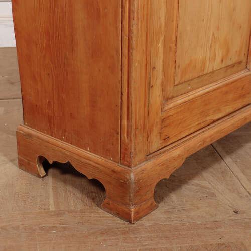 19th Century English Pine Dresser Base For Sale - Image 12 of 13