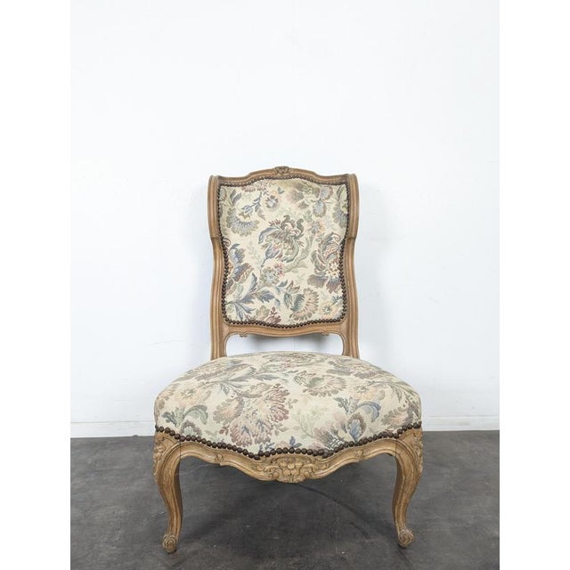 Louis XV Style Longue Chair in Wood with Floral Fabric, in Very Good conditions.