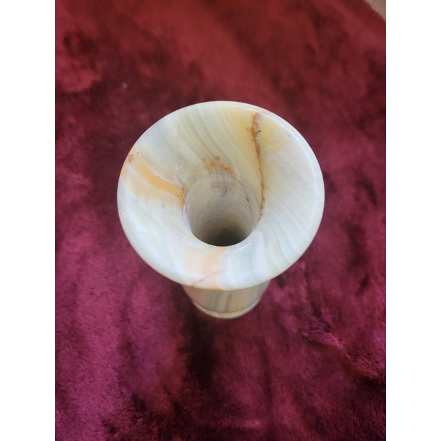 Neoclassical Mid 20th Century Neoclassical Neutral Marble Vase For Sale - Image 3 of 9