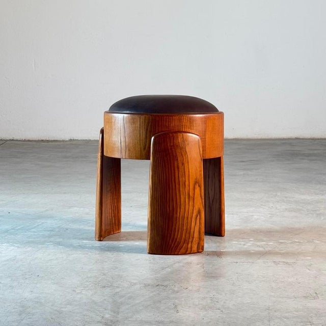 Brown Sculptural Stools in Ash Wood and Leather by FORME, 2025, Set of 2 For Sale - Image 8 of 11
