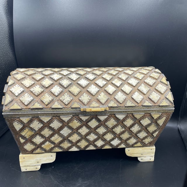 Great decorative box with raised inlaid bone in a trunk shape with a dome lid..
