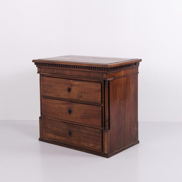 Wood Louis XVI Chest of Drawers with Dentil Moulding and Side Columns, 1760 For Sale - Image 7 of 10