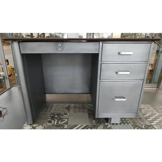 Brown All Steel Tanker Desk from Challenger Steel Products, Brooklyn, New York, USA, 1950s For Sale - Image 8 of 8