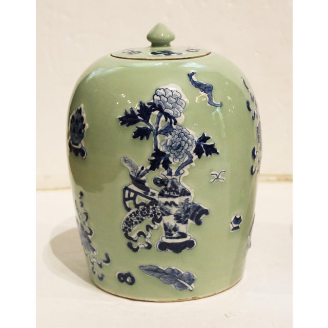 Late 19th Century Circa 1880 Chinese Pair of Covered Porcelain Jars For Sale - Image 5 of 9