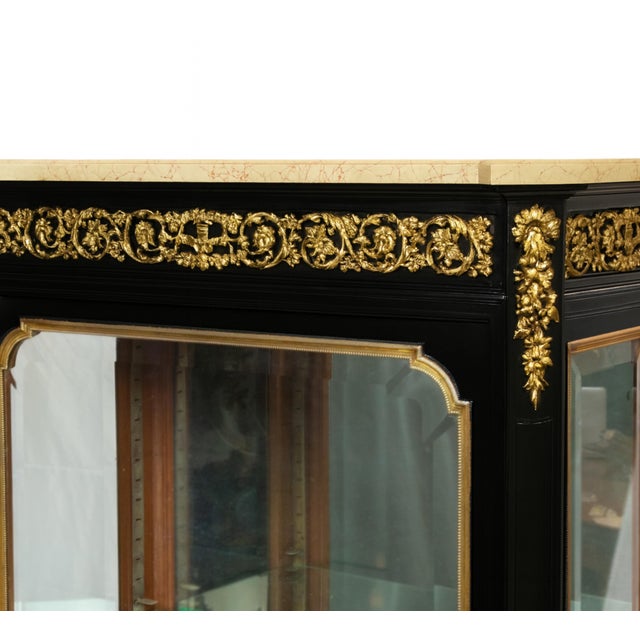 French Napoleon III Showcase in Black Lacquer For Sale - Image 9 of 10