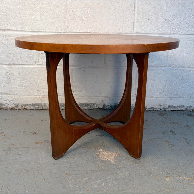 Brutalist Mid-Century Round Walnut Side Table Attributed to Broyhill Brasilia For Sale In New York - Image 6 of 14