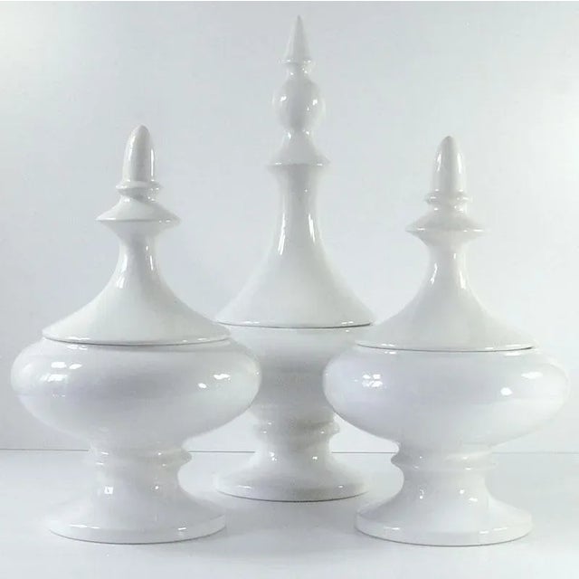 Height: 48 and 35 cm. Diameter: 23 cm. Base diameter: 15 cm.