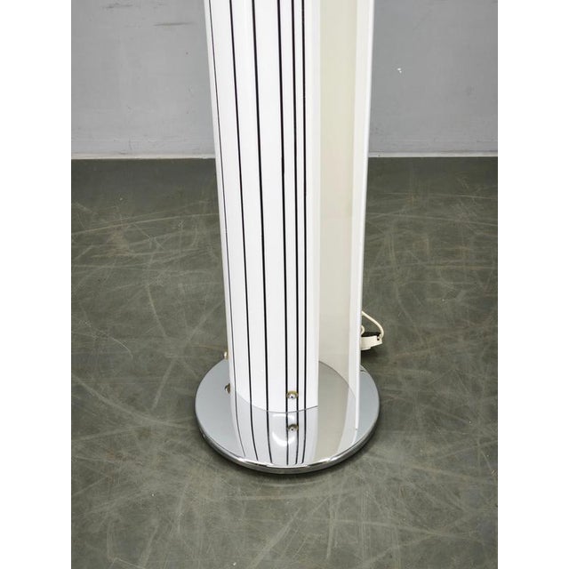 Vintage Italian Space Age Acrylic Sculptural Floor Lamp, 1980s For Sale - Image 11 of 13
