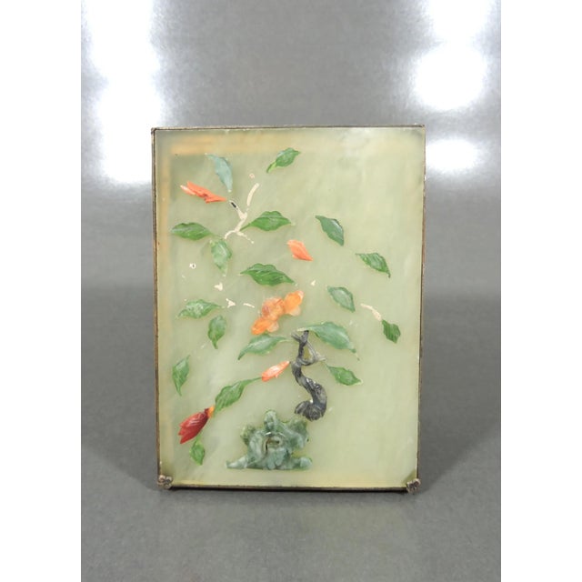 Chinoiserie Antique Chinese Pale Green Jade Panel Trinket Box With Cloisonné Enamels - Hinged Gilt Catchall With Semi Precious Stone Flowers For Sale - Image 3 of 9