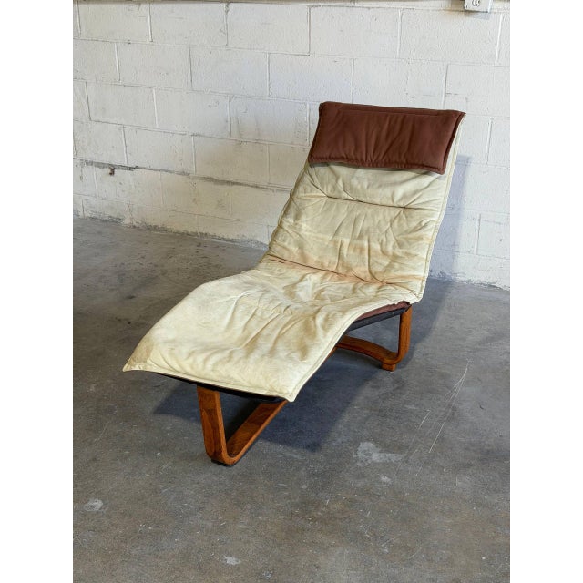 Mid-Century Modern 1970s Siesta Lounge Chair Reversible Leather Wool Teak in Style of Ingmar Relling Norway For Sale - Image 3 of 10