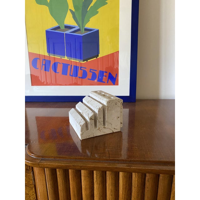 Travertine desk organizer Enzo Mari, Fratelli Mannelli, Italy, 1970s. H 10 cm - 13 × 14,5 cm. Conditions: good condition...