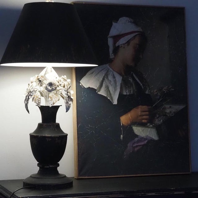 Modern Table Lamp with Floral Metal Relief For Sale - Image 3 of 4