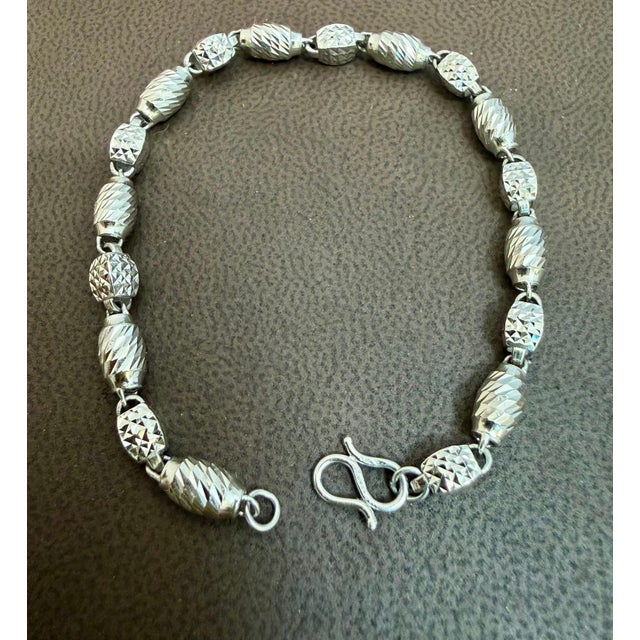 Metal Beaded Line Chain Bracelet in Platinum, 8.6 Gm , 7 Inch Long For Sale - Image 7 of 8