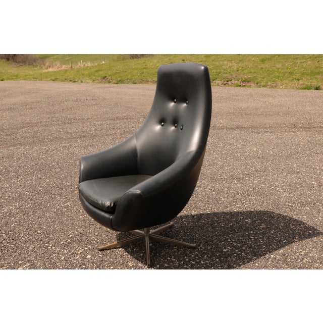 Mid-Century Modern Mid 20th Century Swivel Lounge Chair For Sale - Image 3 of 9