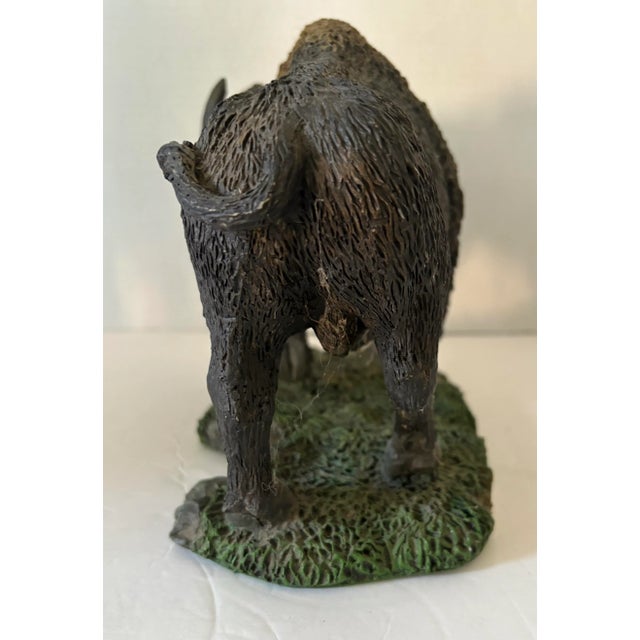Vintage male bison sculpture, felt bottom. Excellent detail 11x7.5x5 approximate measurements and in photos I do offer...