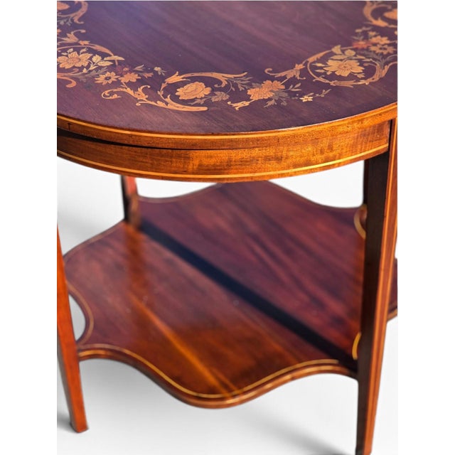 19th Century English Sheraton Mahogany Marquetary Center Table. For Sale In Philadelphia - Image 6 of 15